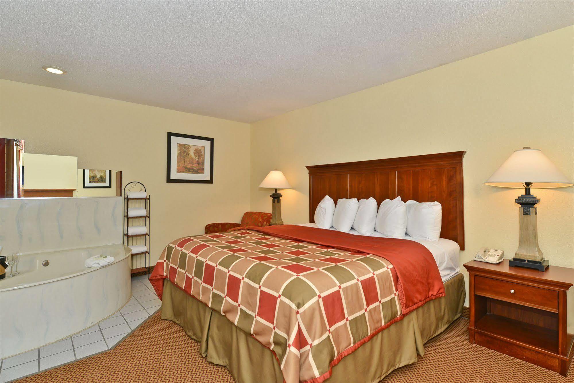 Ramada By Wyndham Platte City Kci Airport Номер фото